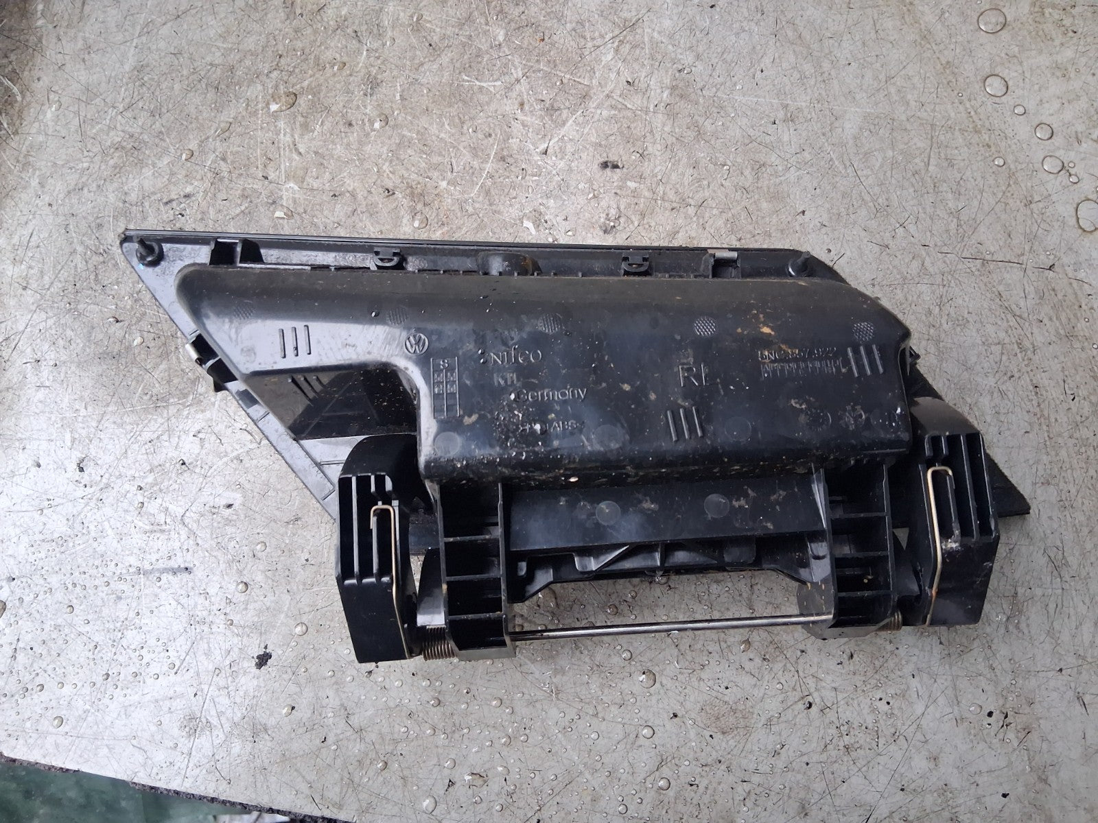 VW VOLKSWAGEN TIGUAN MK2 DASHBOARD CENTRE UPPER STORAGE COMPARTMENT 5NC857922