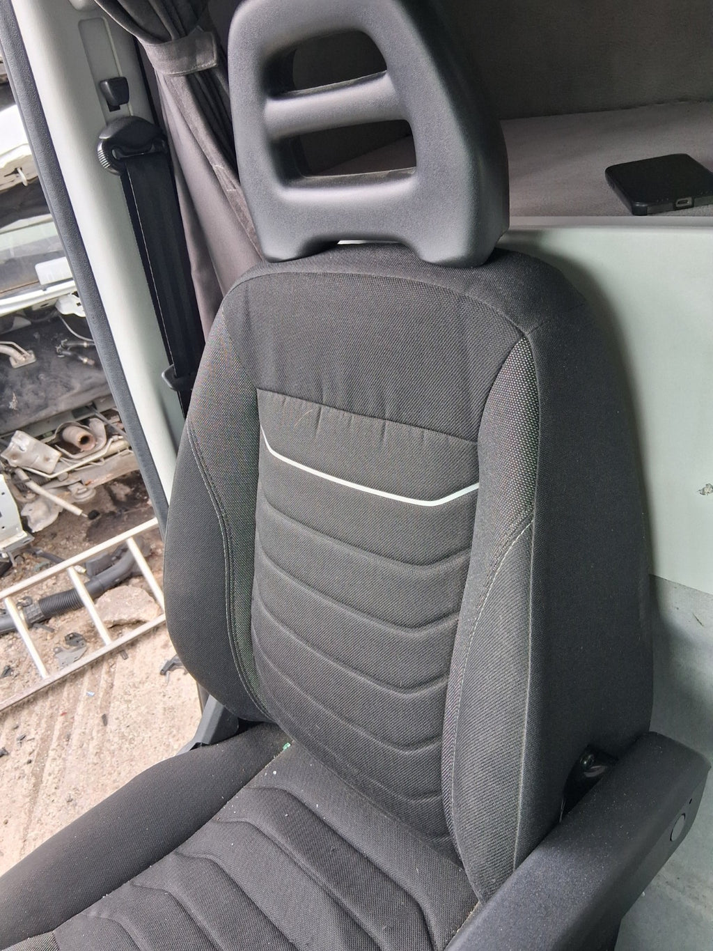 2023 IVECO DAILY MK6 70C21b OSF DRIVER FRONT AIR SUSPENSION SEAT WITH ARM REST