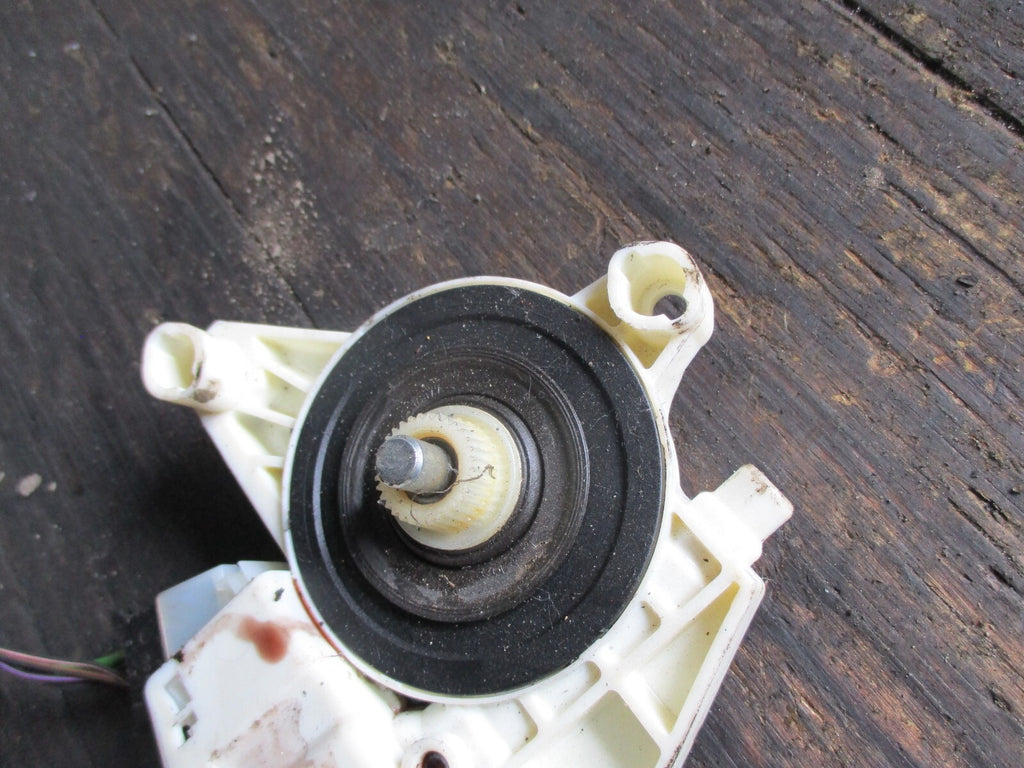 MERCEDES-BENZ C CLASS W204 2014 LEFT FRONT MOTOR REGULATOR A2048200142