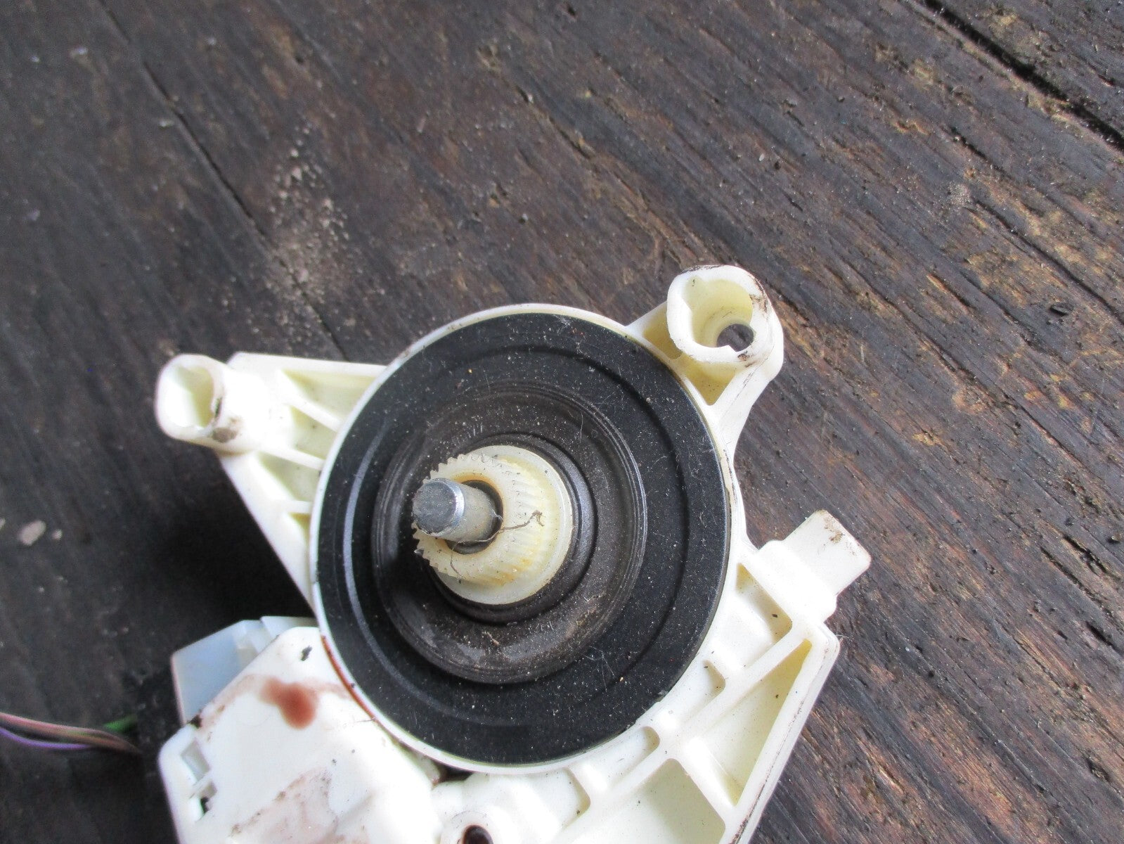 MERCEDES-BENZ C CLASS W204 2014 LEFT FRONT MOTOR REGULATOR A2048200142