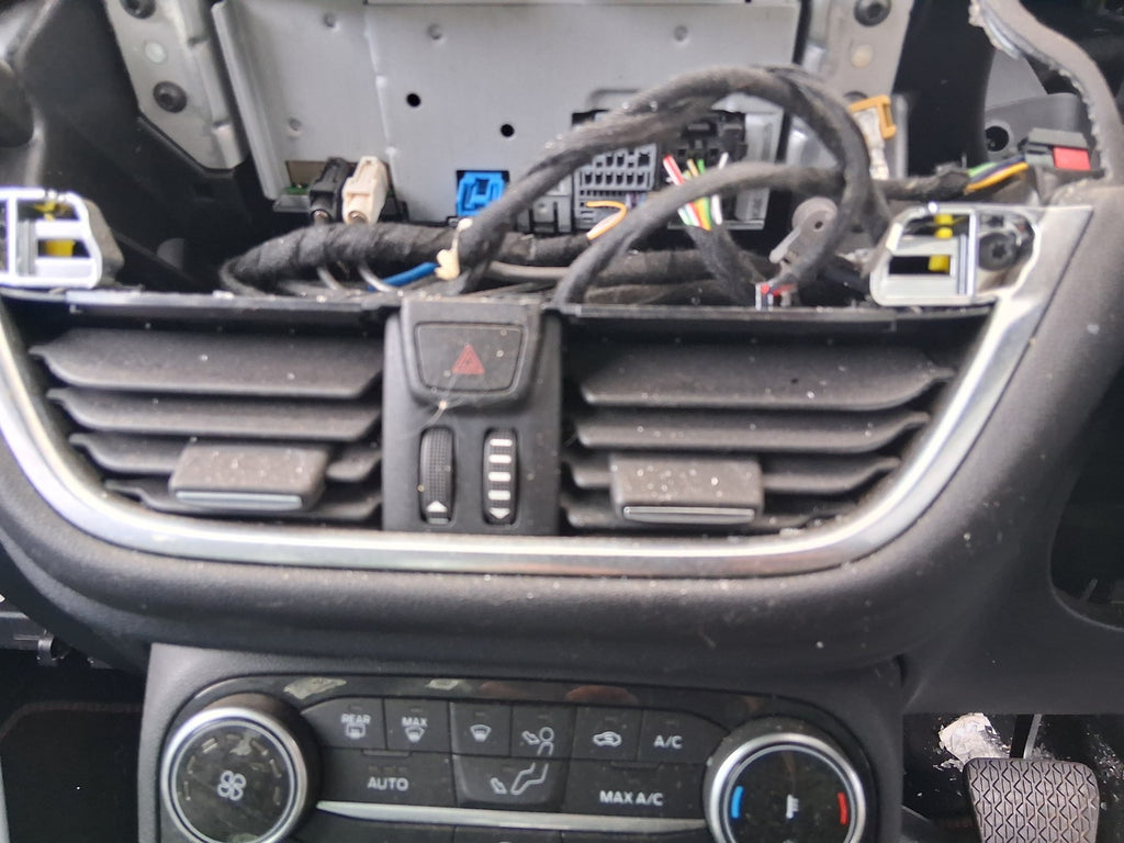 2024 FORD PUMA FRONT DASHBOARD CENTRE BOTH AIR VENTS WITH HAZARD SWITCH