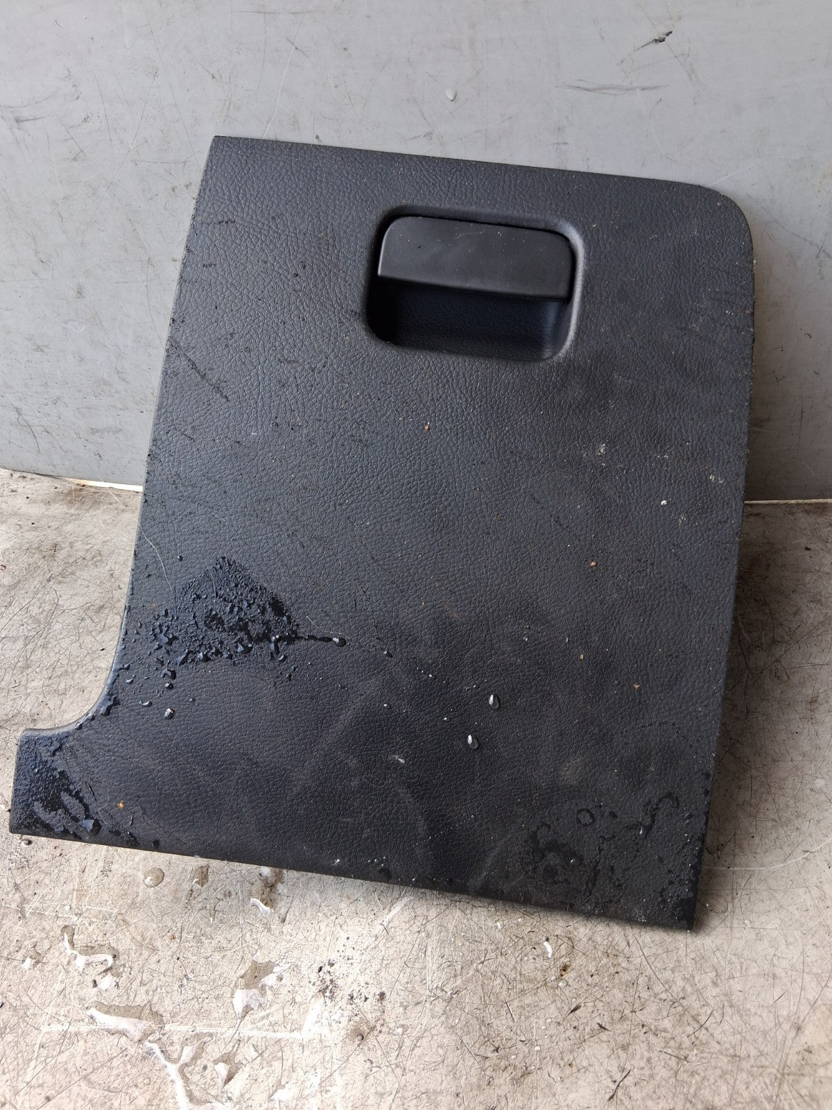 2006 VW VOLKSWAGEN PASSAT B6 ESTATE OSF DRIVER SIDE FRONT STORAGE BOX 3C2857922