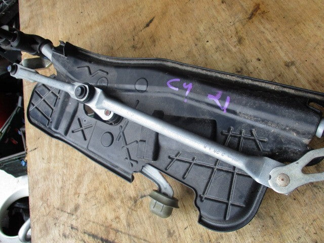 CITROEN C4 MK3 2021 FRONT WINDSCREEN WIPER MOTOR LINKAGES 9824534680