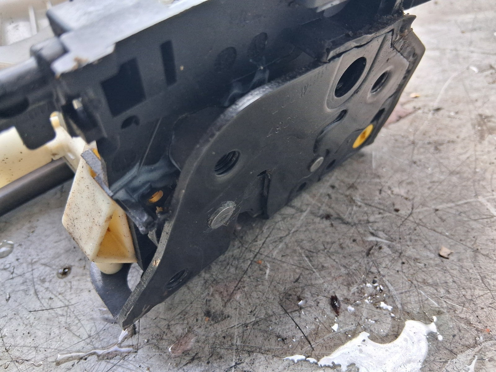 2006 VW VOLKSWAGEN PASSAT B6 ESTATE NSR PASSENGER SIDE REAR DOOR LOCK MECHANISM