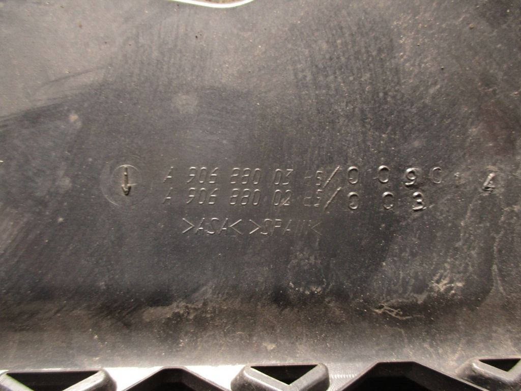 2013 MERCEDES SPRINTER W906 FRONT CENTRE GRILLE BLACK A90688003