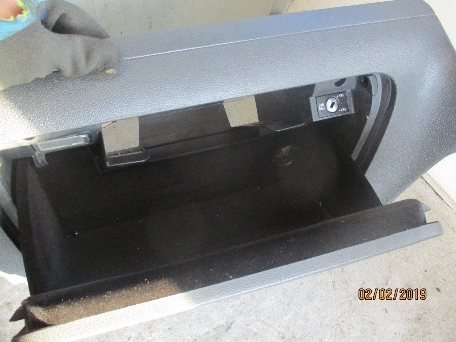 VW VOLKSWAGEN GOLF MK5 GLOVE BOX COMPARTMENT 1K2857290