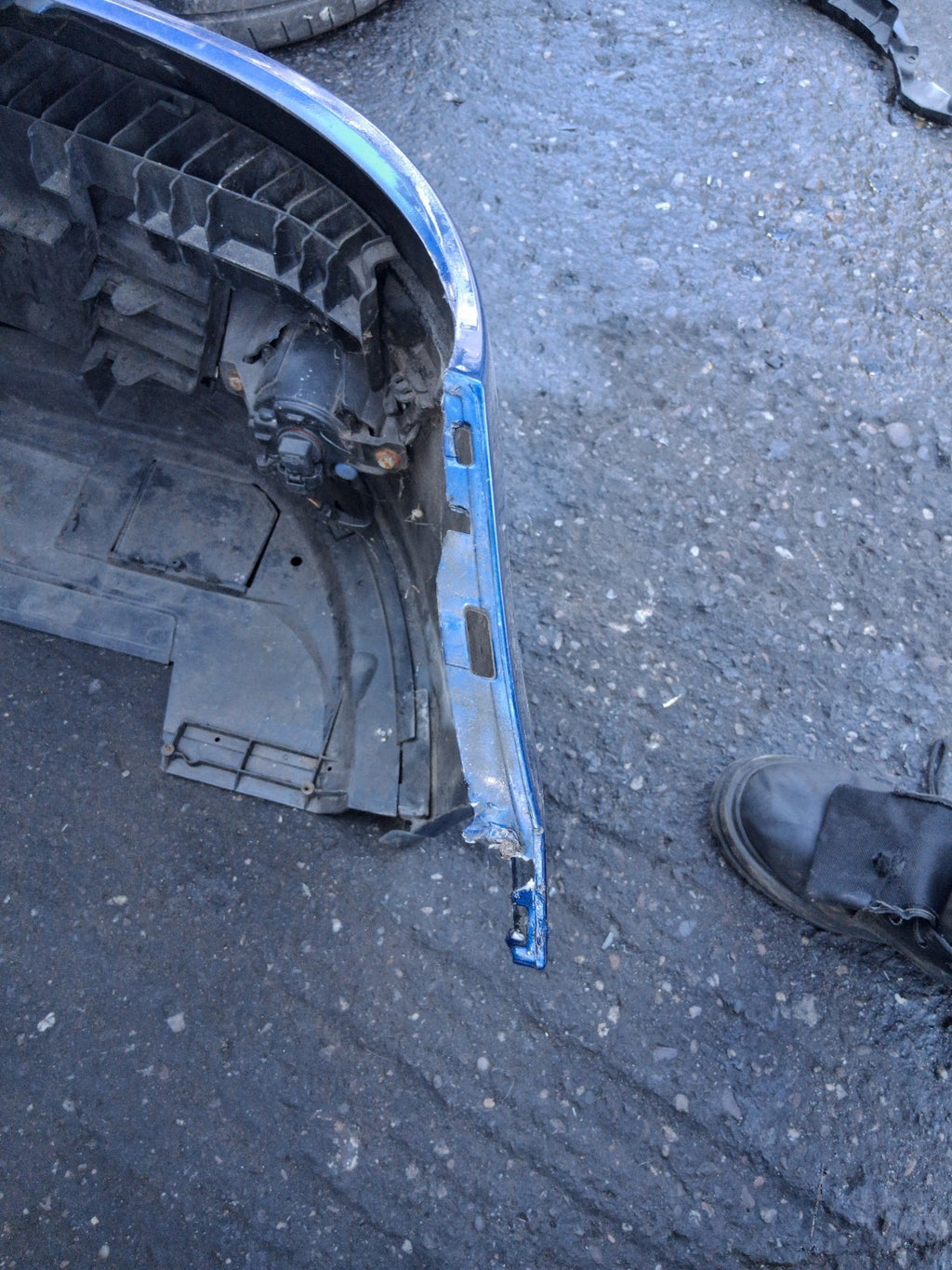 2008 RENAULT CLIO MK3 COMPLETE FRONT BUMPER BLUE