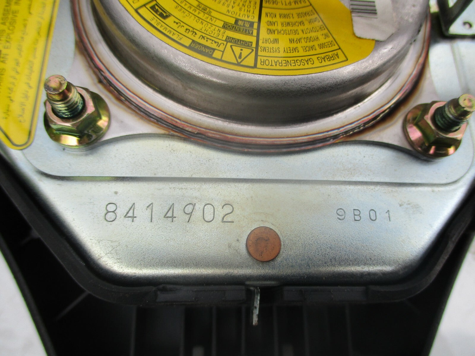 LEXUS IS 200 2004 3 SPOKE STEERING WHEEL AIRBAG UNIT ONLY 8414902