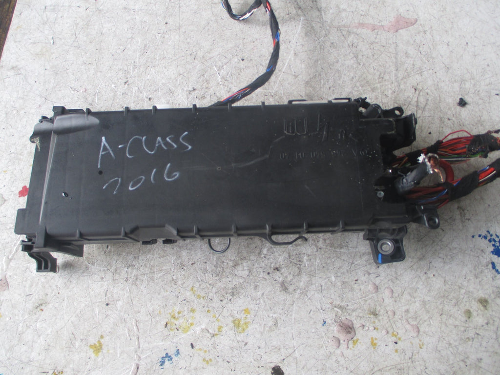 MERCEDES A CLASS W176 2016 FUSE RELAY BOX A2465400140