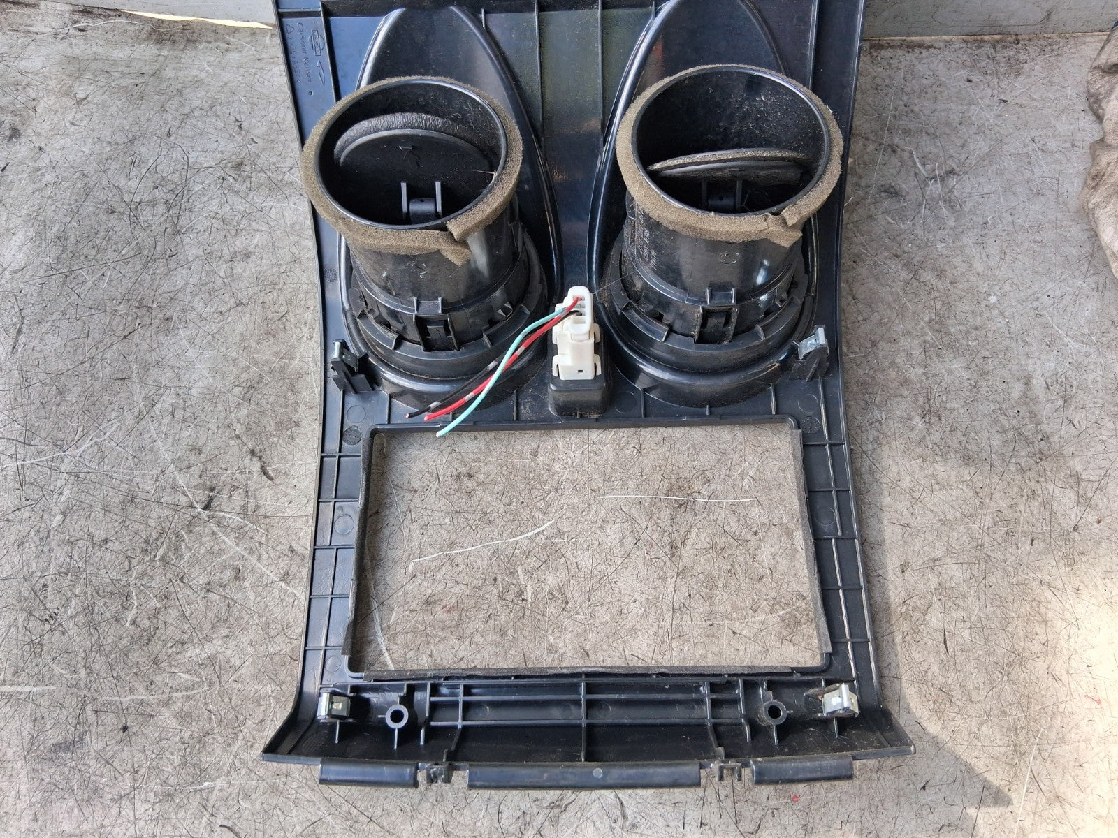 NISSAN QASHQAI J10 2012 CENTRE DASHBOARD AIR VENTS WITH RADIO TRIM P10381A77100