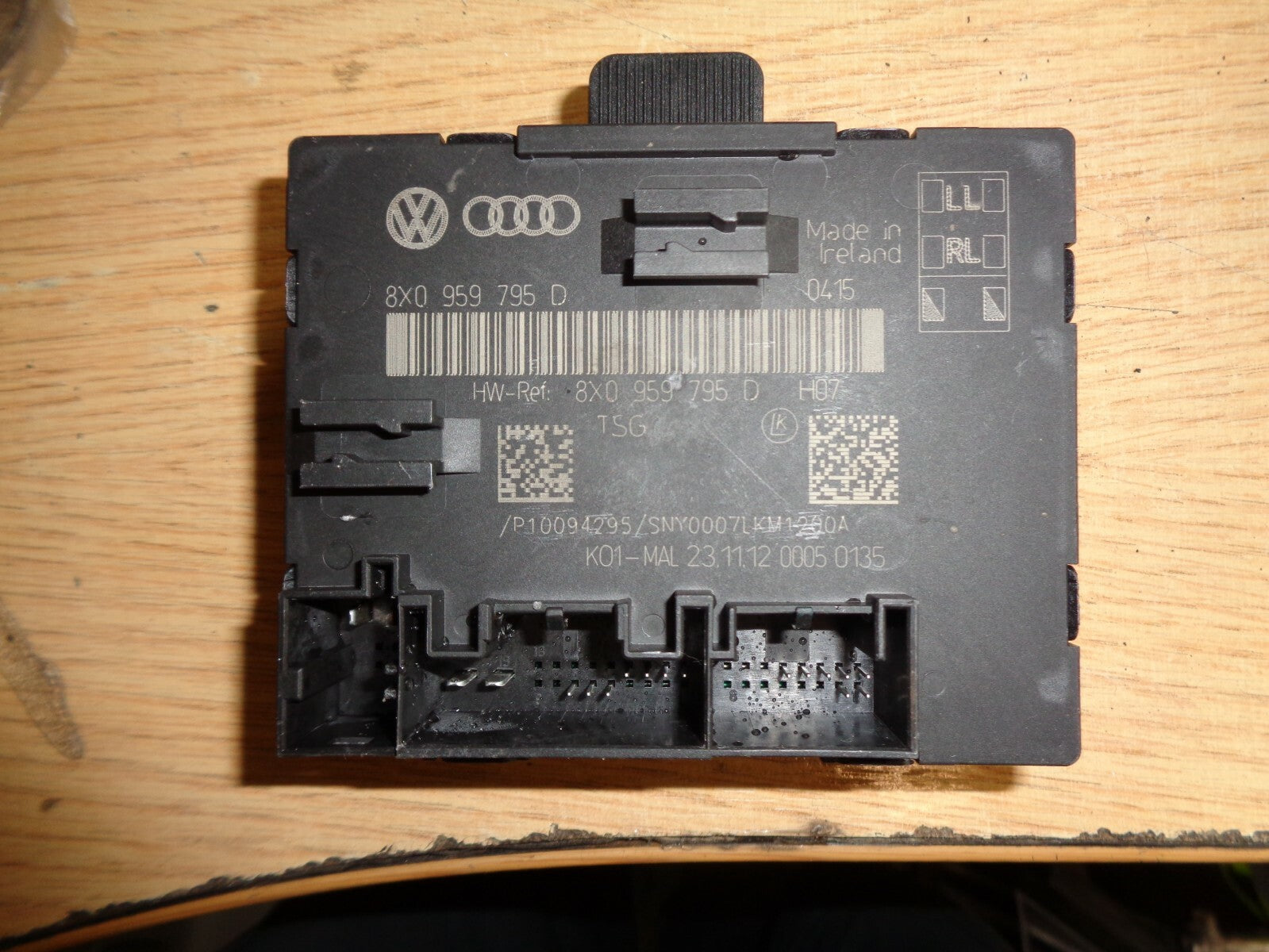 AUDI A1 8X  2013 REAR DOOR CONTROL MODULE UNIT 8X0959795D