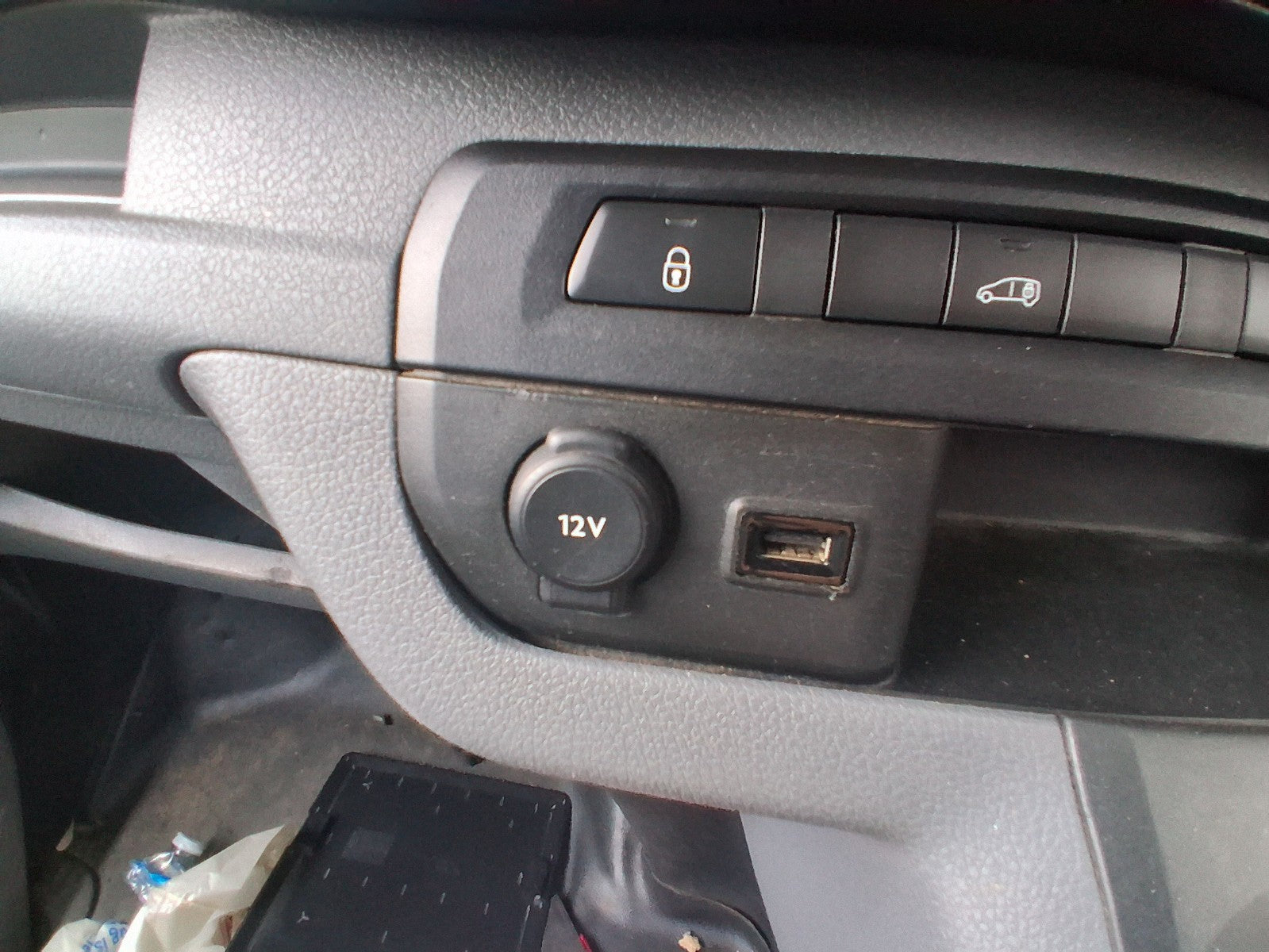 2019 CITROEN DISPATCH VIVARO MK3 12V POWER SOCKET OUTLET