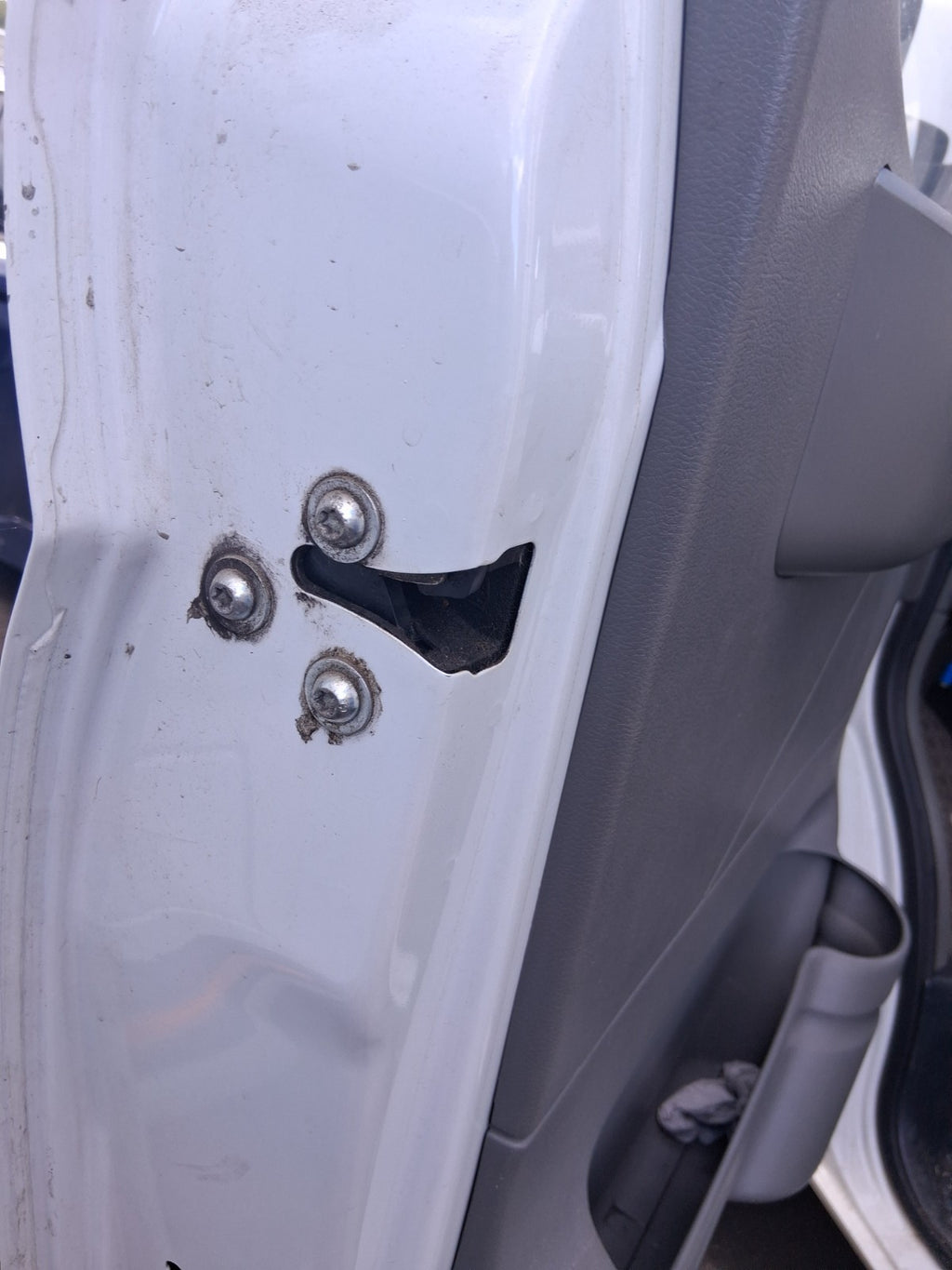 2020 SAIC LDV V80 NSF PASSENGER SIDE FRONT LEFT DOOR LOCK MECHANISM