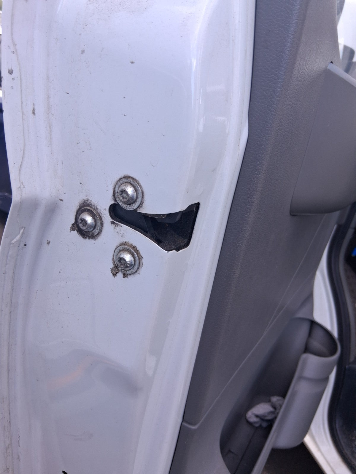 2020 SAIC LDV V80 NSF PASSENGER SIDE FRONT LEFT DOOR LOCK MECHANISM