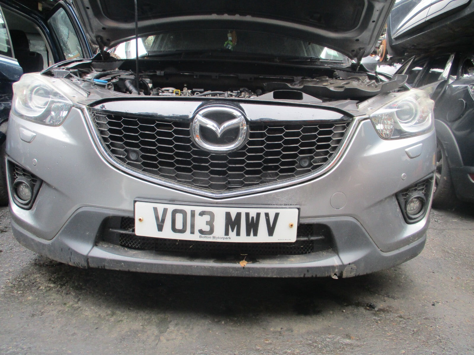 2013 MAZDA CX 5 MK1 FRONT COMPLETE BUMPER WITH BADGE GRILL FOG LIGHTS SILVER P38