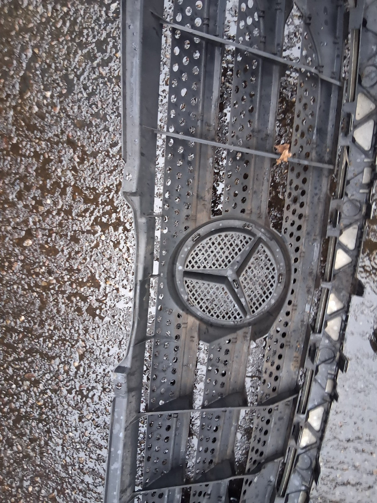 2016 MERCEDES SPRINTER MK2 W906 FRONT BUMPER GRILL BADGE A9068880523