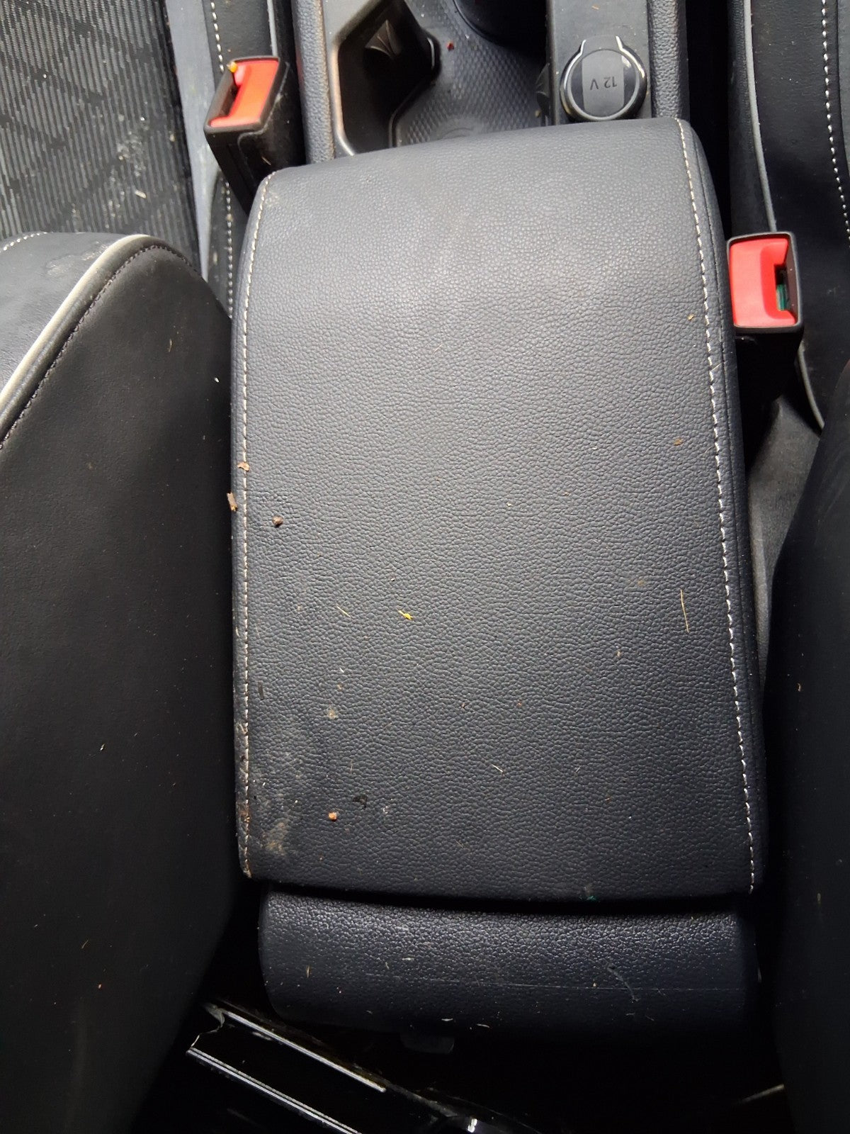 2024 VW VOLKSWAGEN GOLF MK8 R LINE CENTER CONSOLE LEATHER ARM REST