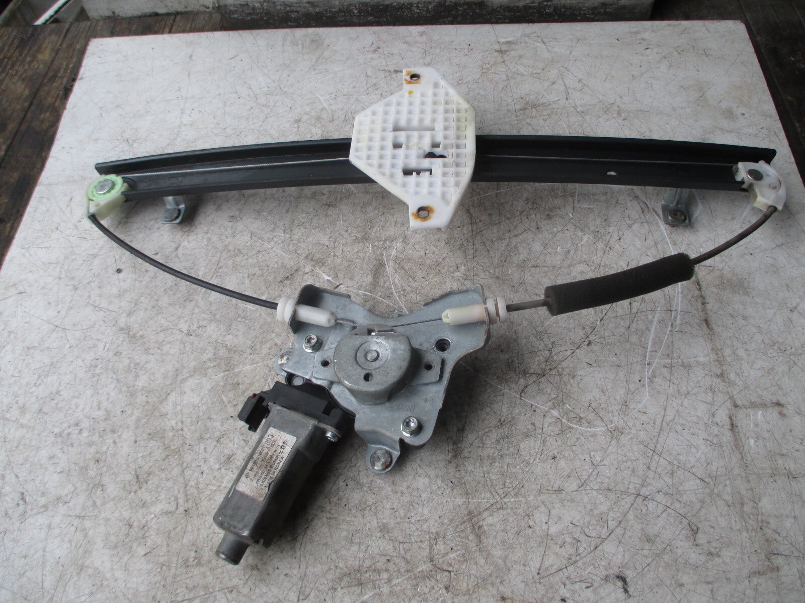 SSANGYONG KYRON 2009 2.0 DIESEL NSR PASSENGER SIDE WINDOW MOTOR REGULATOR