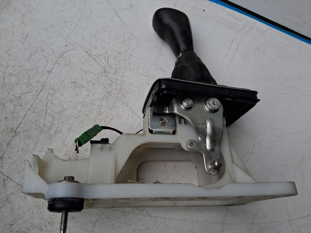 VOLVO V40 2015 6 SPEED MANUAL GEARSTICK GEARSHIFTER