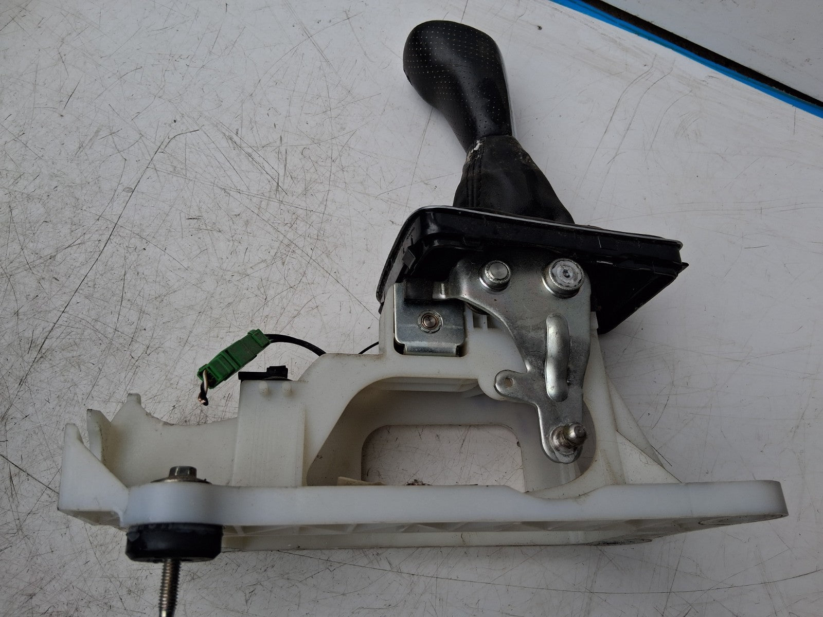 VOLVO V40 2015 6 SPEED MANUAL GEARSTICK GEARSHIFTER