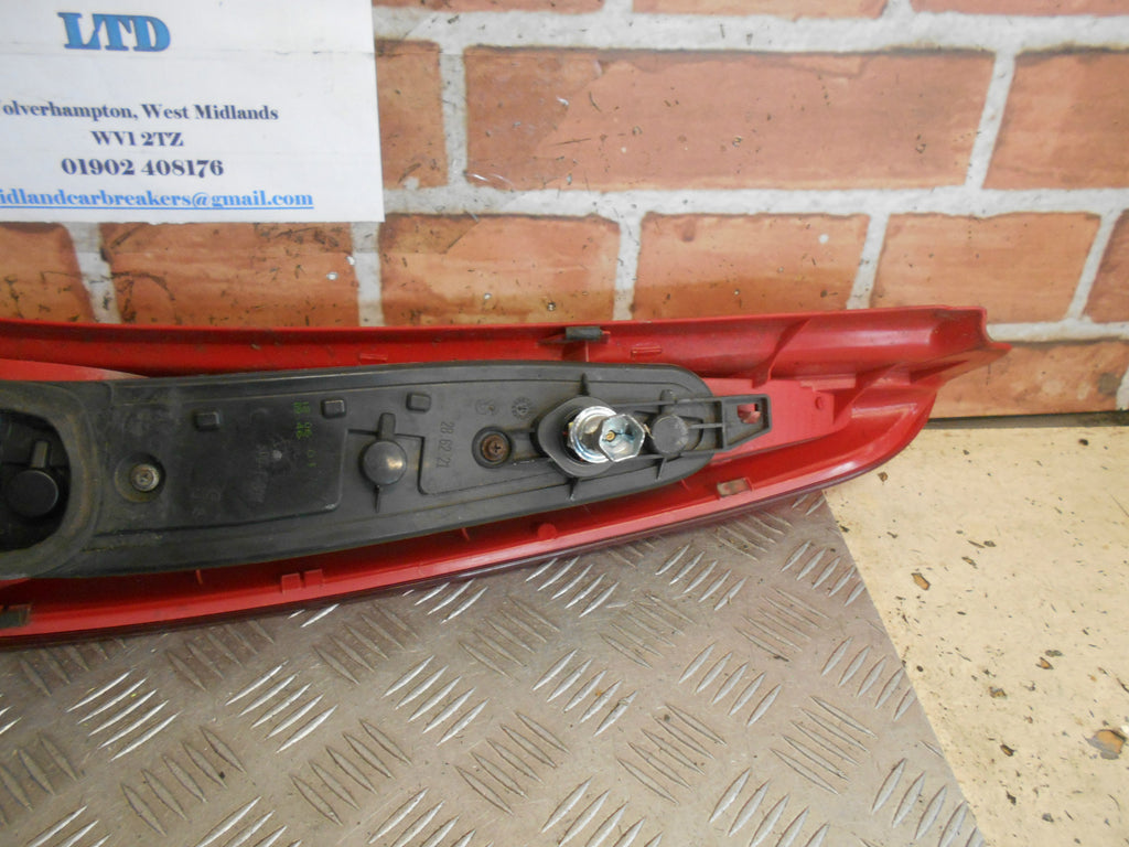 FIAT PUNTO 2002 3 DOOR NSR PASSENGER SIDE REAR BRAKE TAIL LIGHT 46794080