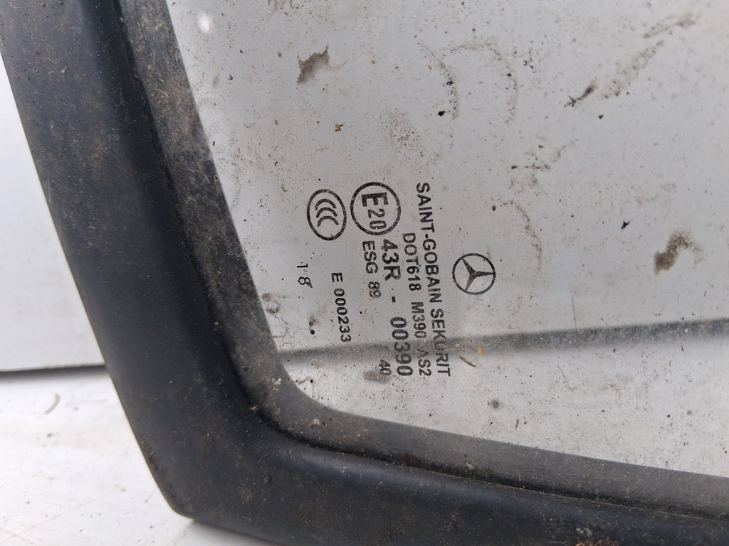 2021 MERCEDES BENZ SPRINTER NSF NEAR FRONT PASSENGER SIDER QUATER GLASS WINDOW