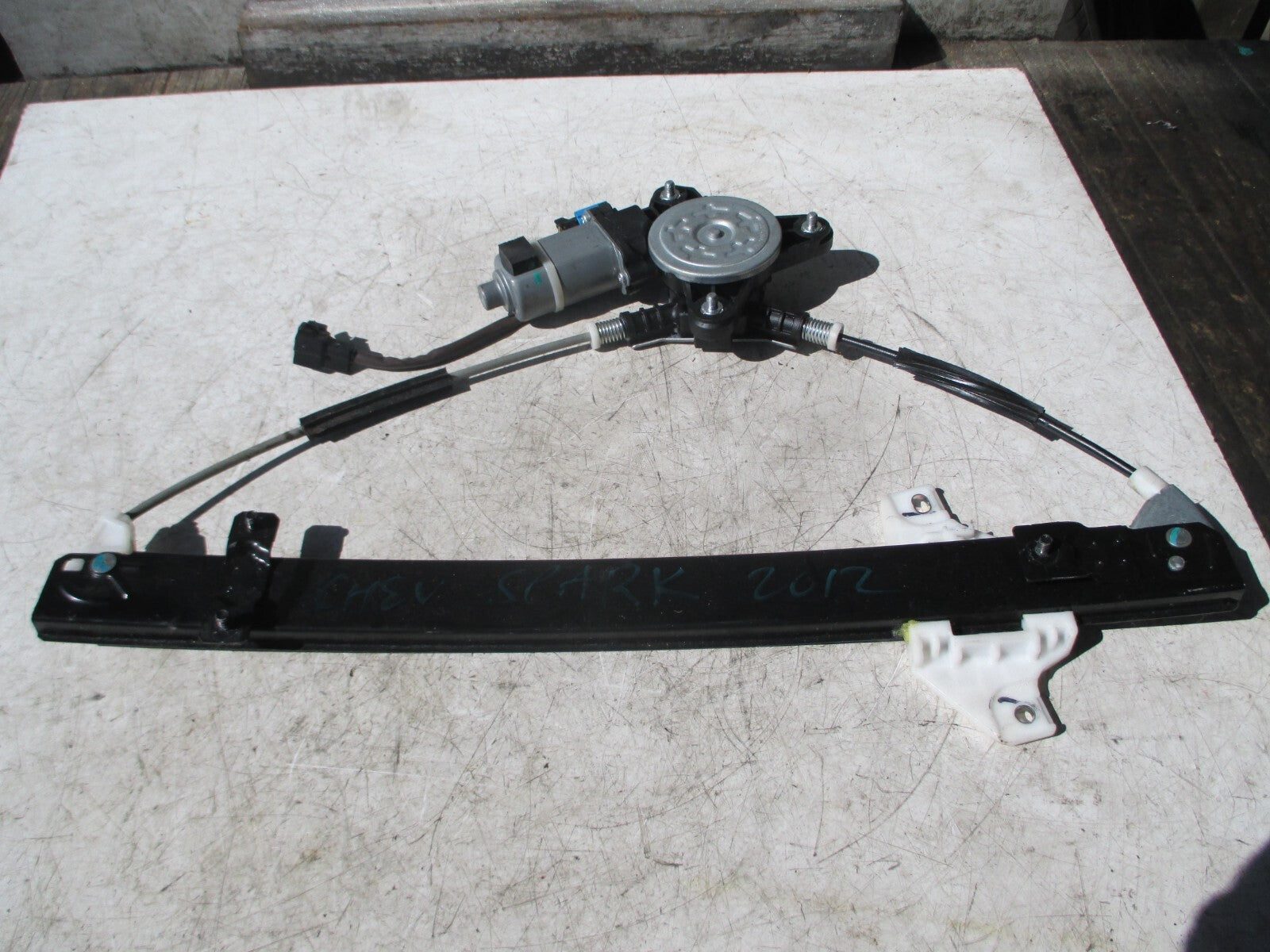 CHEVROLET SPARK 2012 OS DRIVER SIDE WINDOW REGULATOR MOTOR 98820M3010