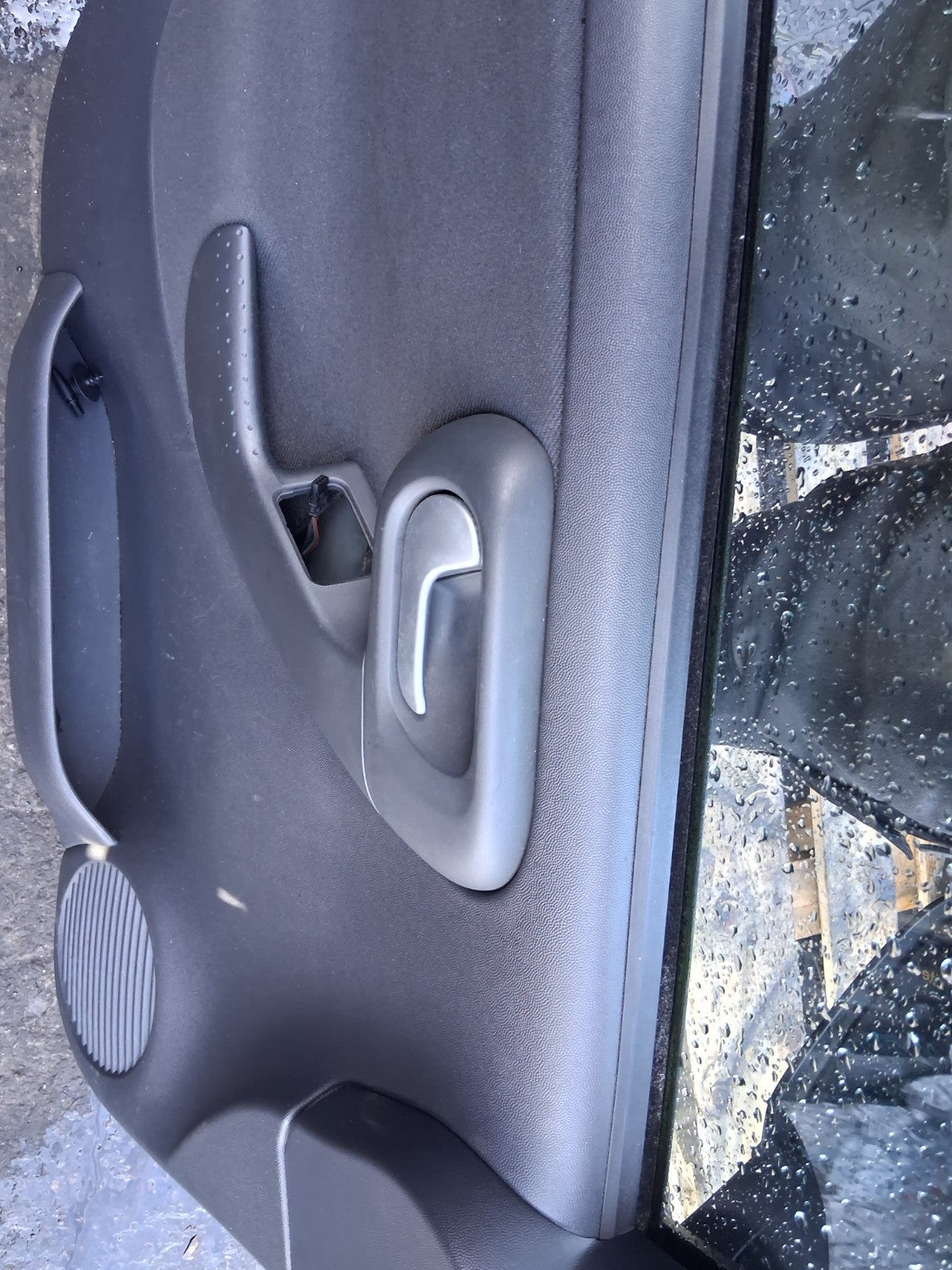 2006 VAUXHALL CORSA C NSF PASSENGER SIDE FRONT LEFT COMPLETE DOOR BLUE