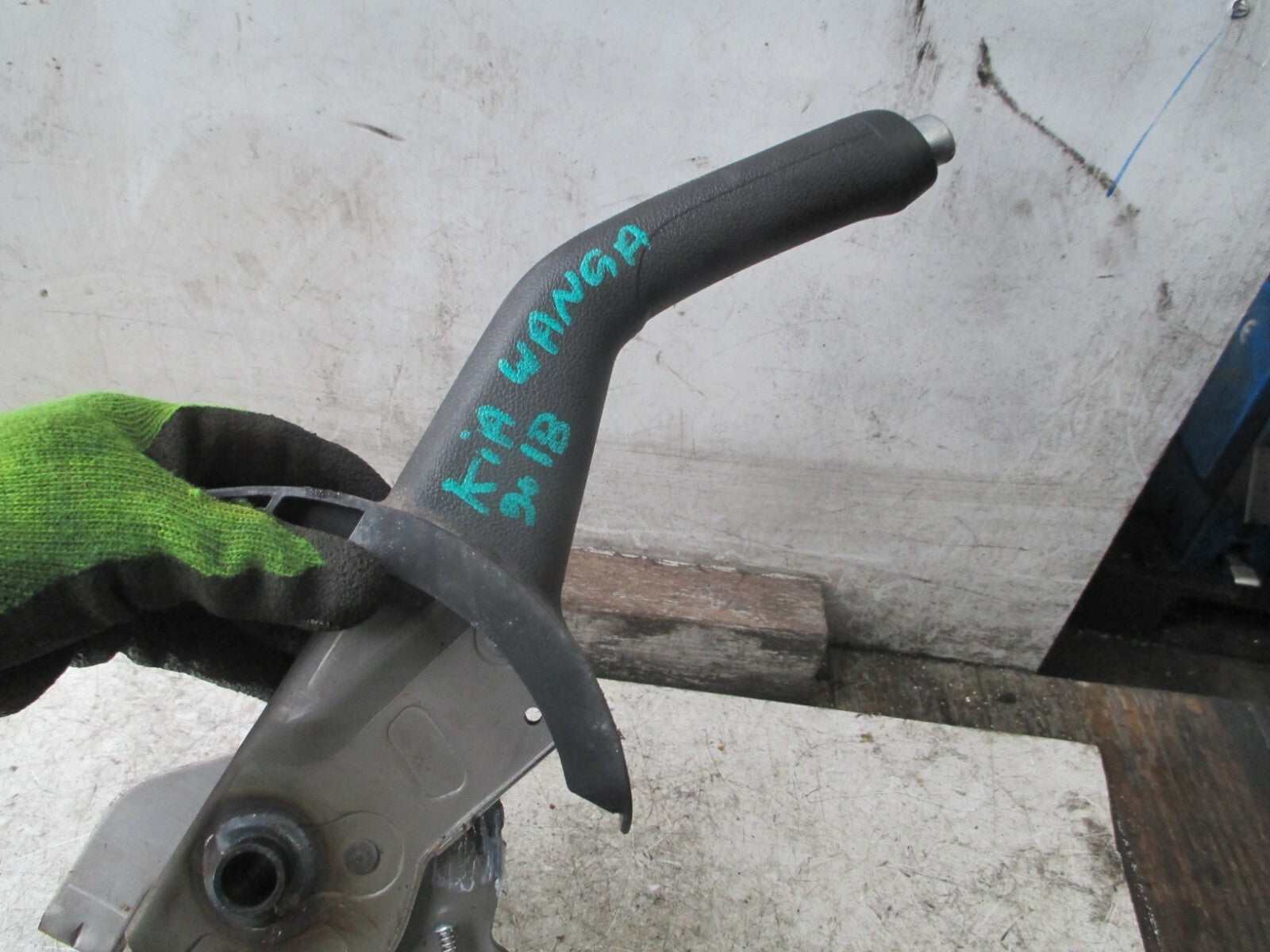 KIA VENGA 2018 MANUAL PARKING HANDBRAKE LEVER MECHANISM