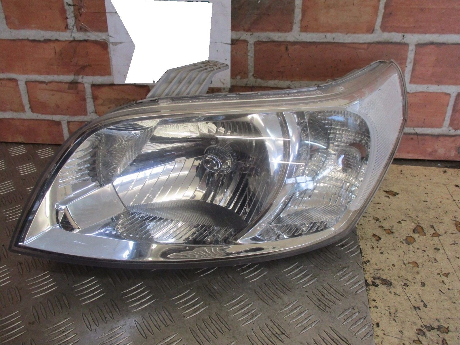 CHEVROLET CHEVY AVEO 2010 3 DOOR HATCH NS PASSENGER FRONT LIGHT HEADLIGHT LAMP