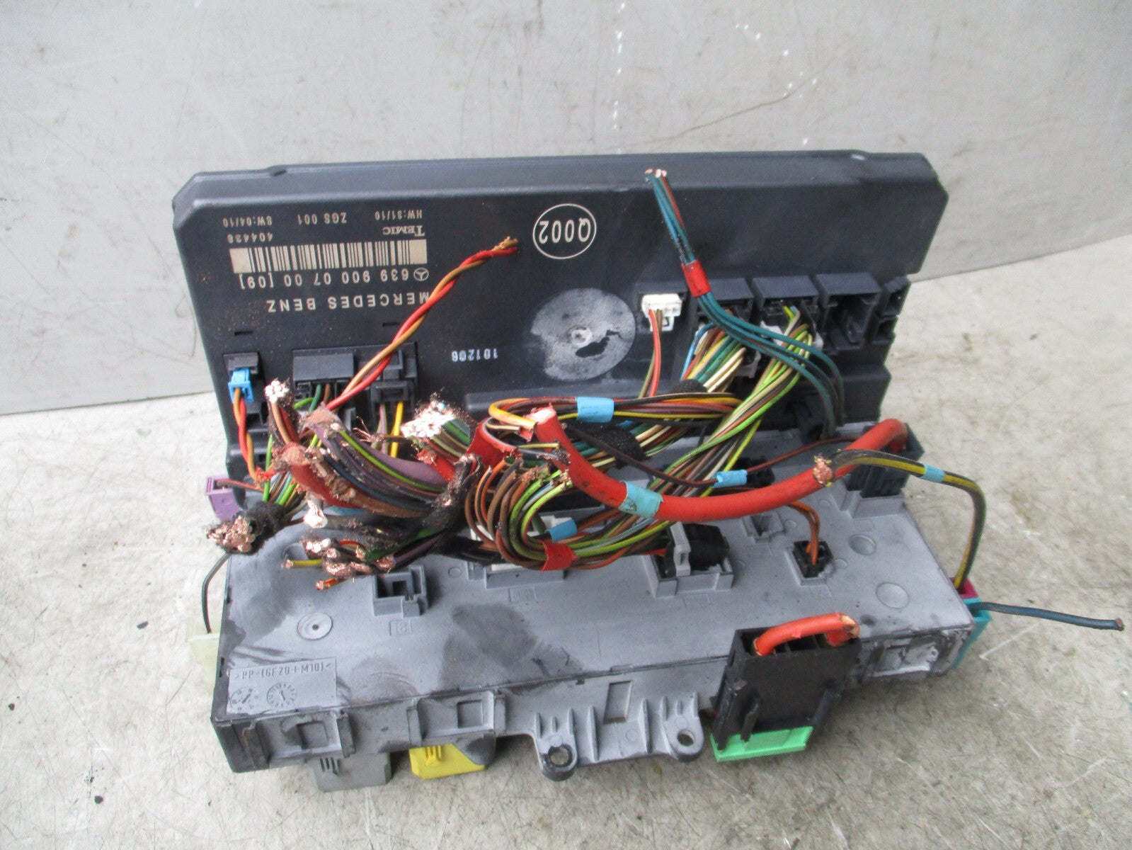 MERCEDES BENZ VITO W639 MK2 2011 LHD BODY CONTROL MODULE 6399000700