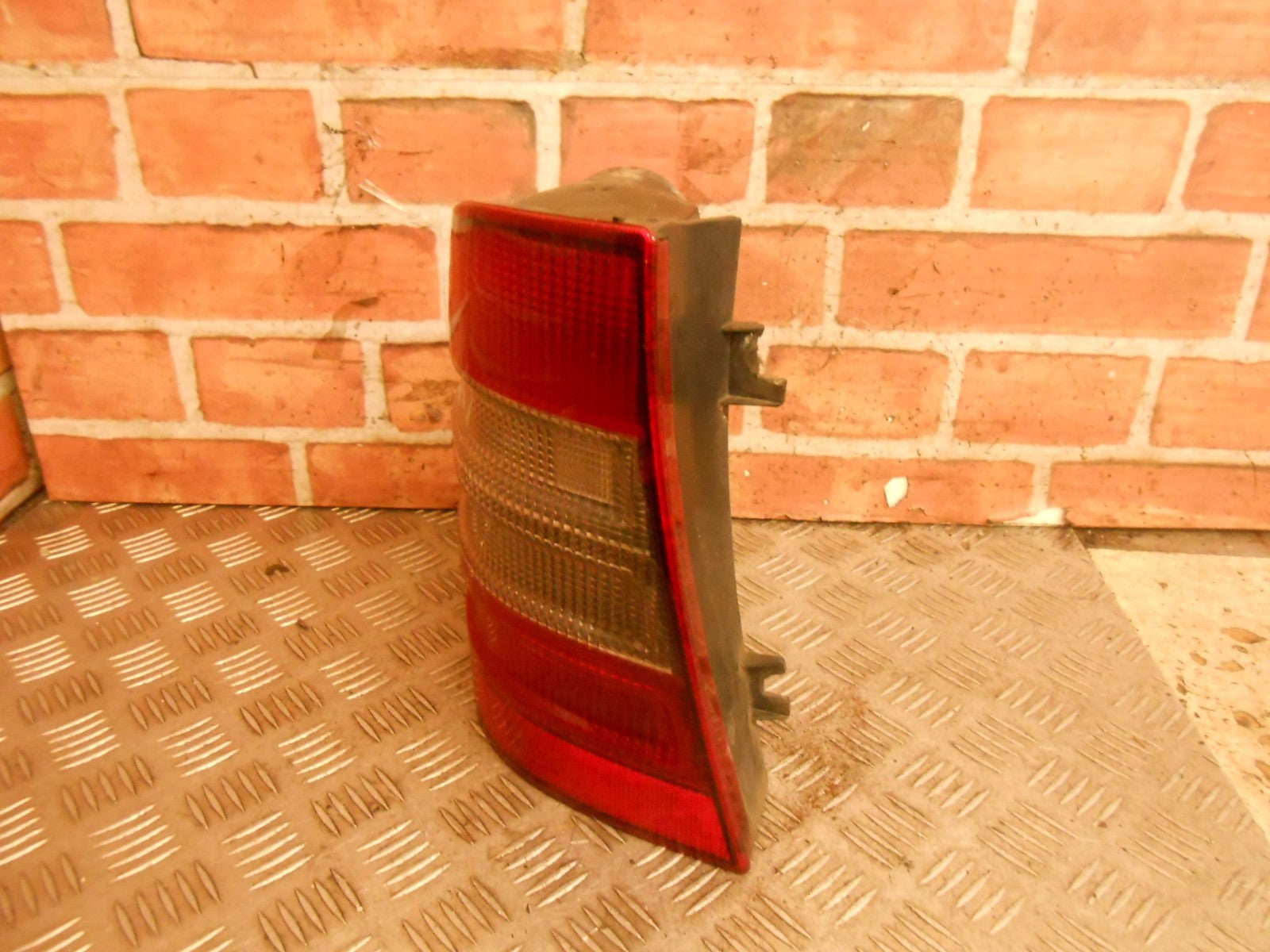 MERCEDES M CLASS W163 2004 NSR PASSENGER SIDE REAR LIGHT ASSEMBLY A1638200164