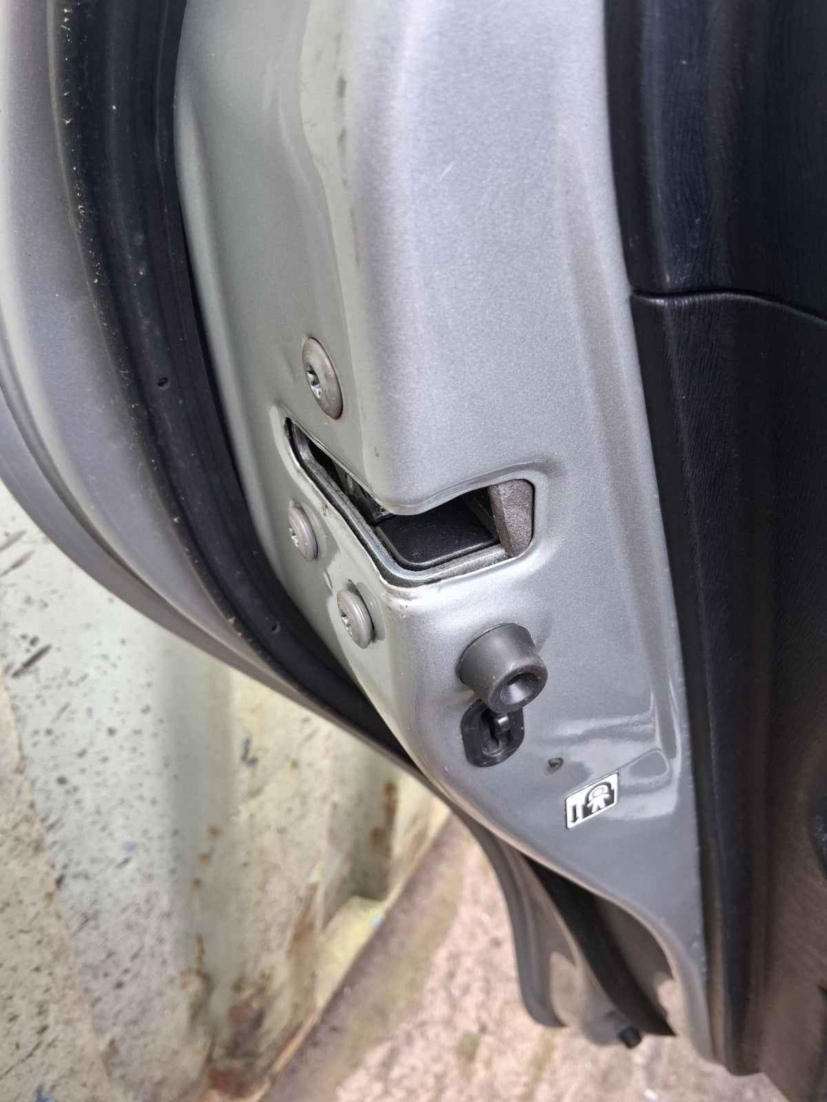 2018 TOYOTA PRIUS V PLUS XW40 NSR PASSENGER SIDE REAR LEFT DOOR LOCK MECHANISM