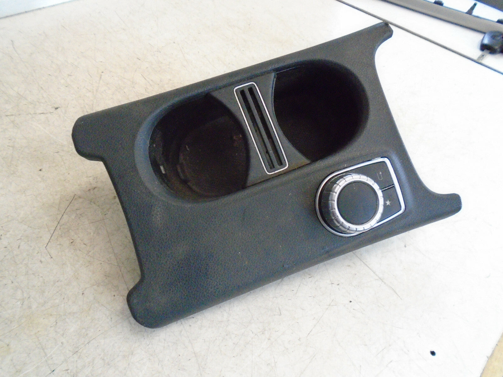 MERCEDES BENZ A CLASS W176 2017 CUP HOLDER SAT NAV CONTROLLER A1766804900