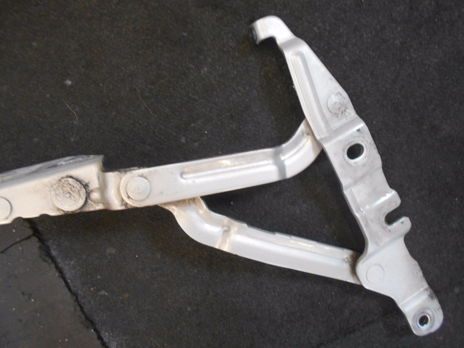 AUDI A6 4B SALOON 2003 BOOT TAILGATE HATCH HINGES 4B5327301F 4B5327302F LY1X