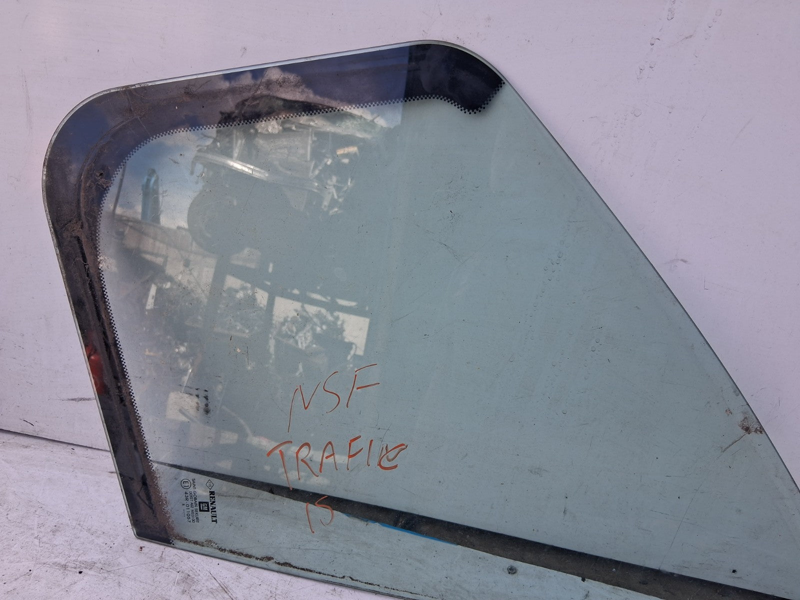 2015 RENAULT TRAFIC B X82 MK2 NSF PASSENGER SIDE FRONT LEFT QUARTER WINDOW GLASS