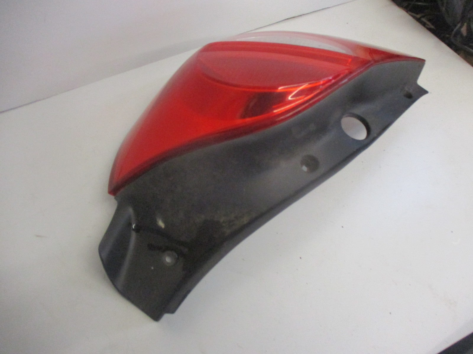 RENAULT CLIO MK3 2008 PRE FACELIFT OSR DRIVER REAR BRAKE TAIL LIGHT 89035080