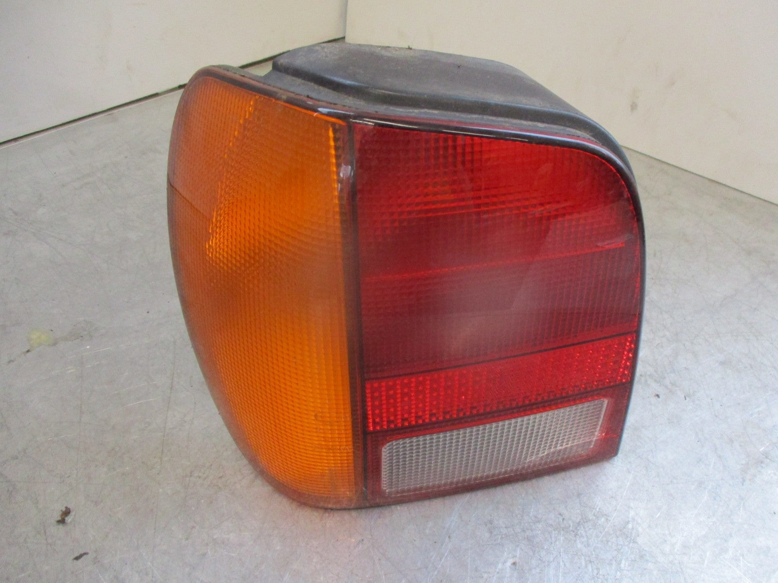 1999 VOLKSWAGEN VW POLO 6N  NSR PASSENGER SIDE REAR LIGHT TAIL LIGHT 6N0945257A