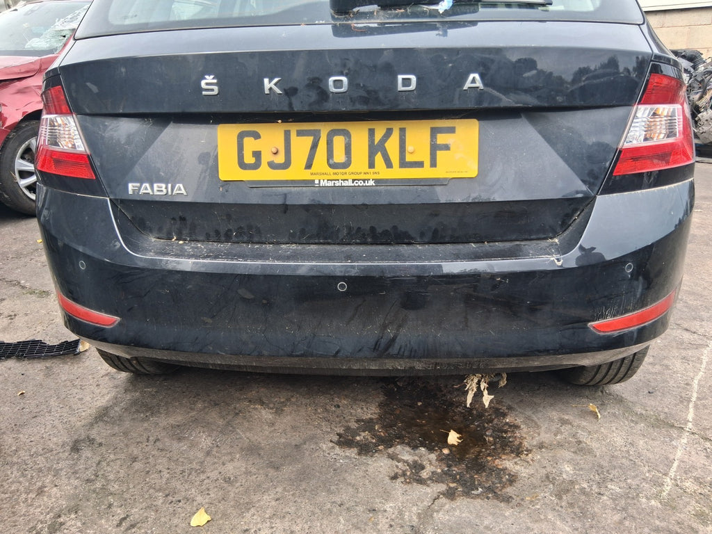 2020 SKODA FABIA MK3 NJ HATCHBACK COMPLETE REAR BUMPER WITH PDC SENSOR BLACK
