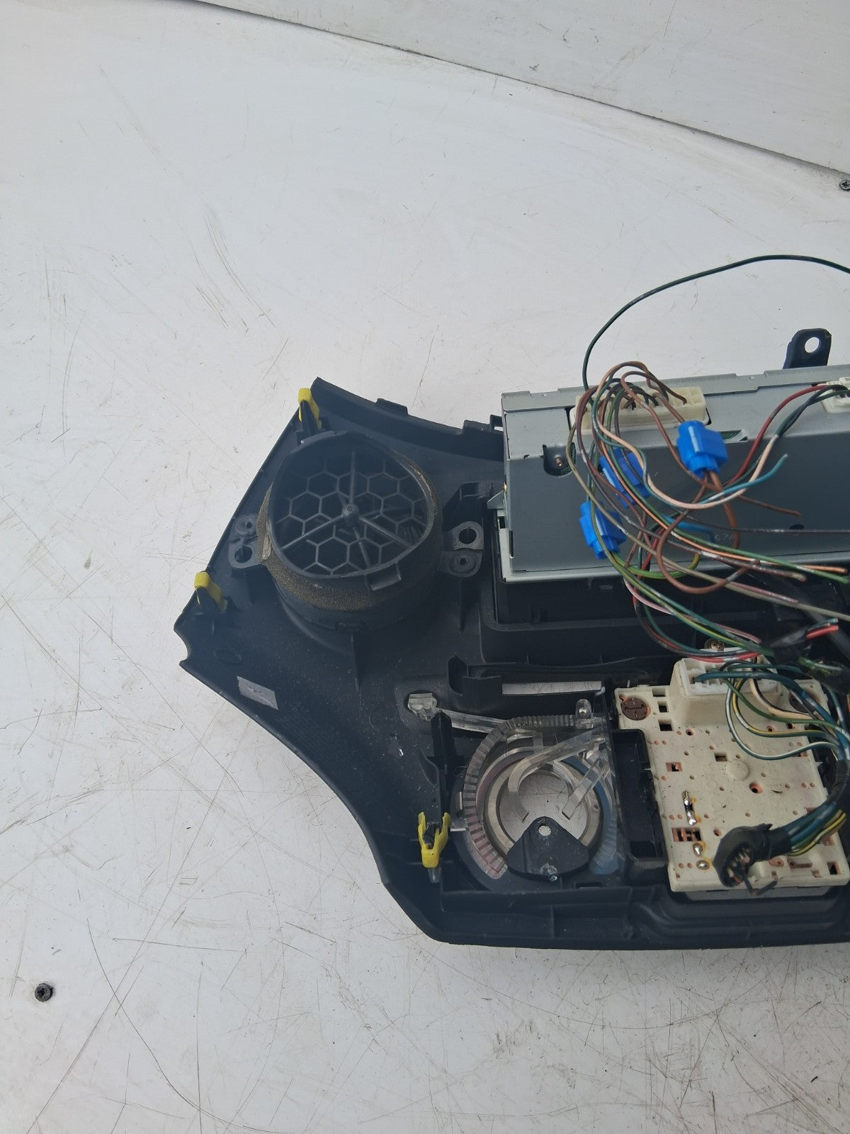 2004 TOYOTA YARIS HEAD UNIT DISPLAY SCREEN + HEATER CONTROL PANEL 861100D040