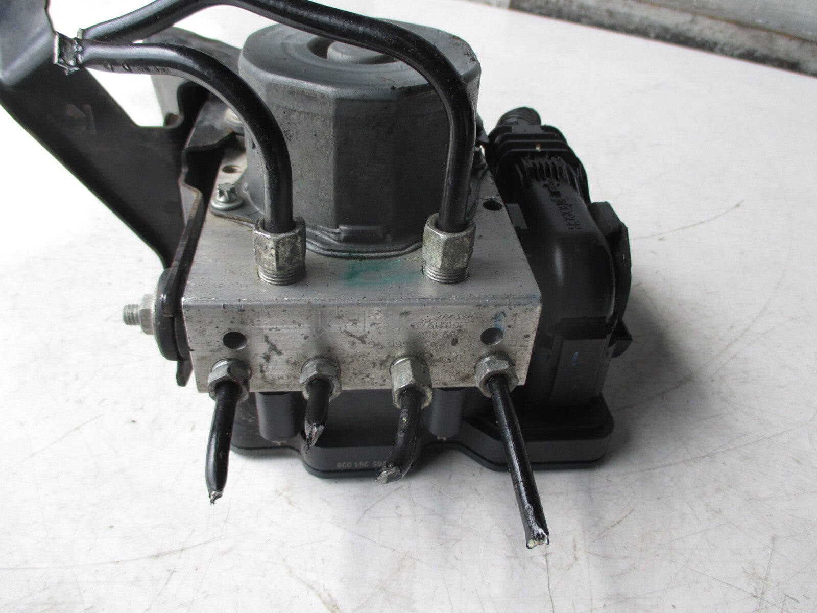 NISSAN QASHQAI MK2 J11 ABS BRAKE PUMP MOTOR CONTROL MODULE 0265261028 476604EA1E