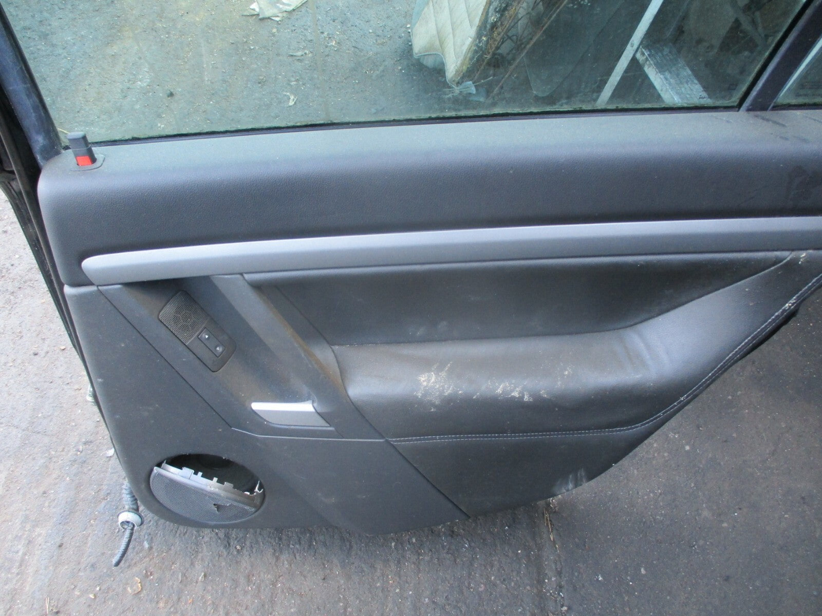 VAUXHALL SIGNUM 2003 - 2008 OSR DRIVER SIDE REAR DOOR CARD HANDLE GLASS BLACK