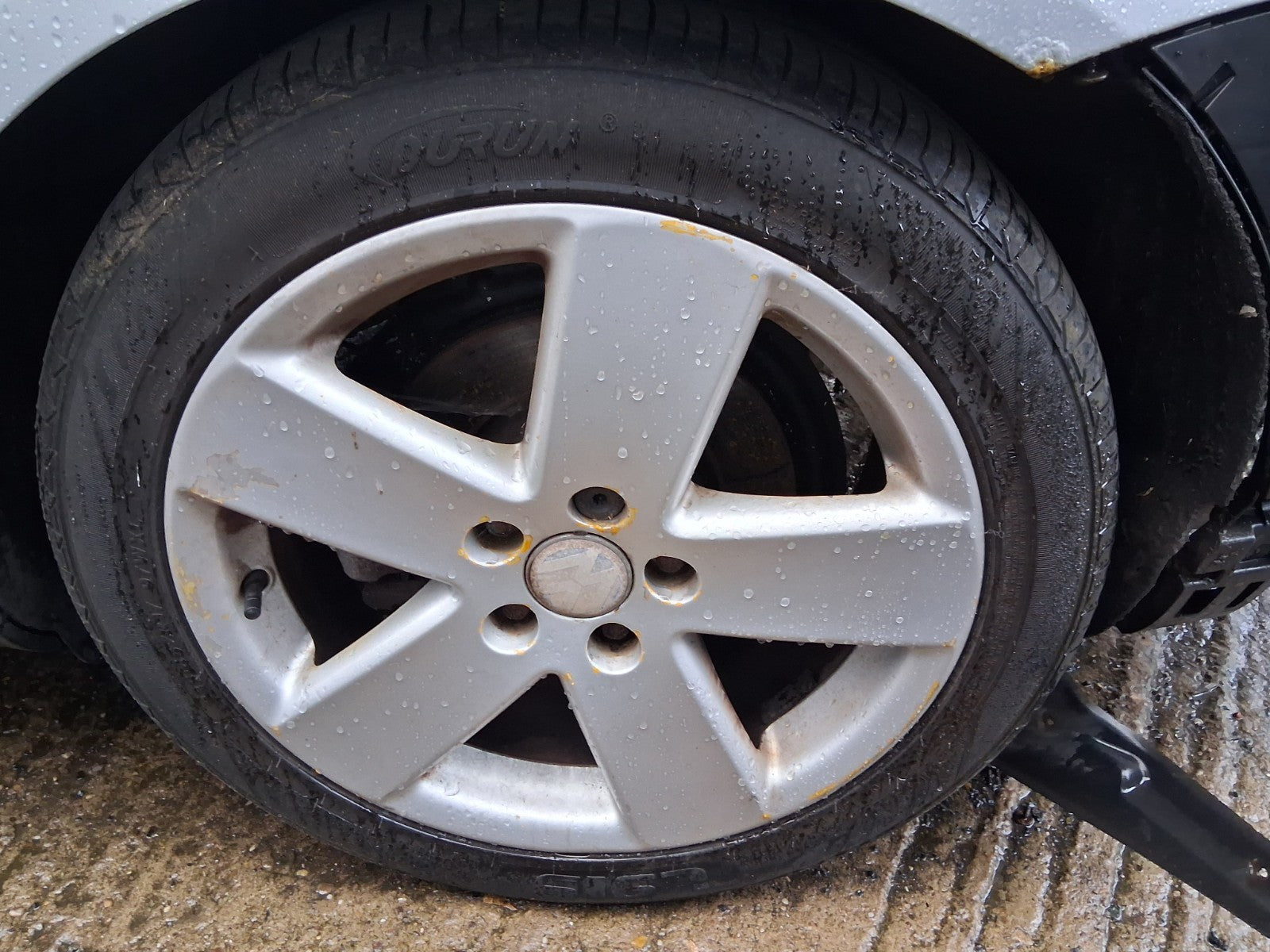 2006 VW VOLKSWAGEN PASSAT B6 17 INCH ALLOY WHEEL WITH TYRE 235/45R17
