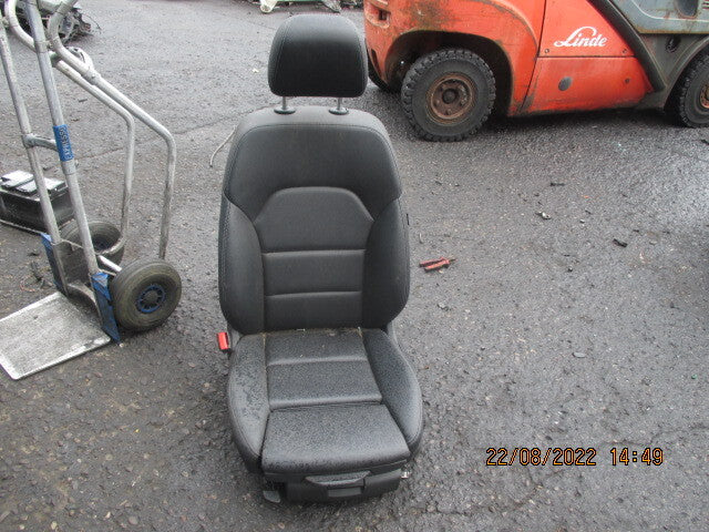 MERCEDES BENZ GLA X156 FRONT PASSENGER SIDE COMPLETE LEATHER SEAT BLACK