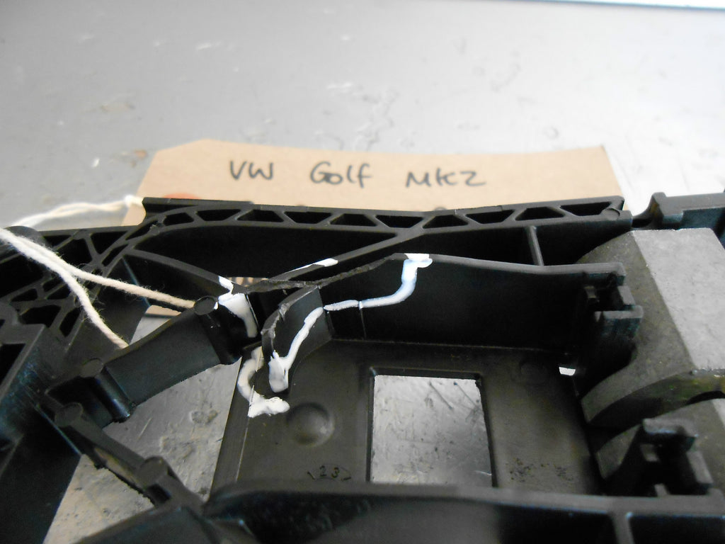 VOLKSWAGEN VW GOLF MK7 2013 EXTERIOR DOOR HANDLE BRACKET 5N0839885H