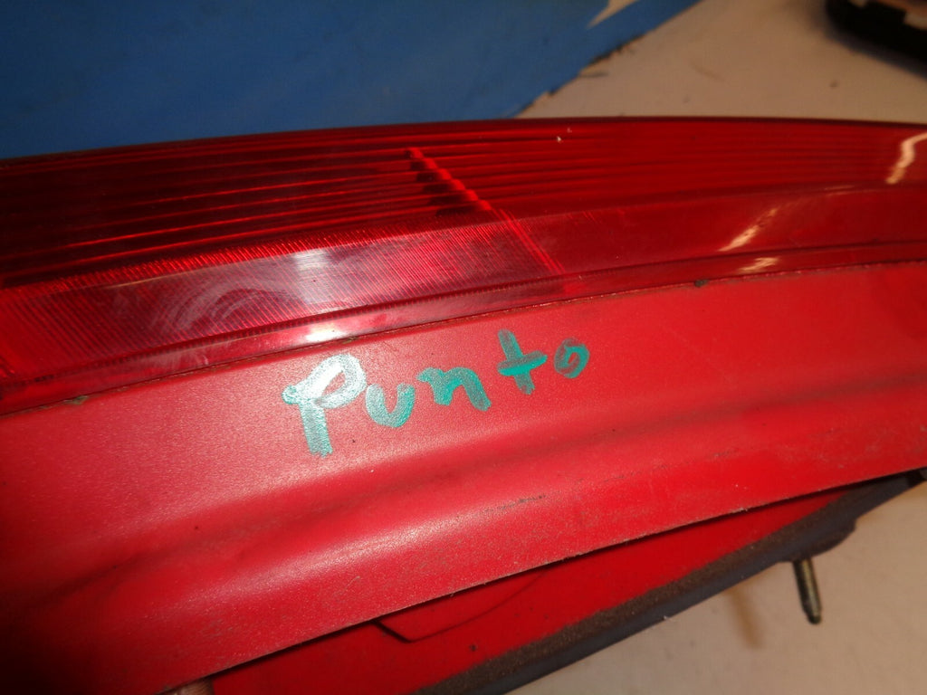 FIAT PUNTO SPORTING MK2 99-03 NSR PASSENGER SIDE REAR TAILLIGHT