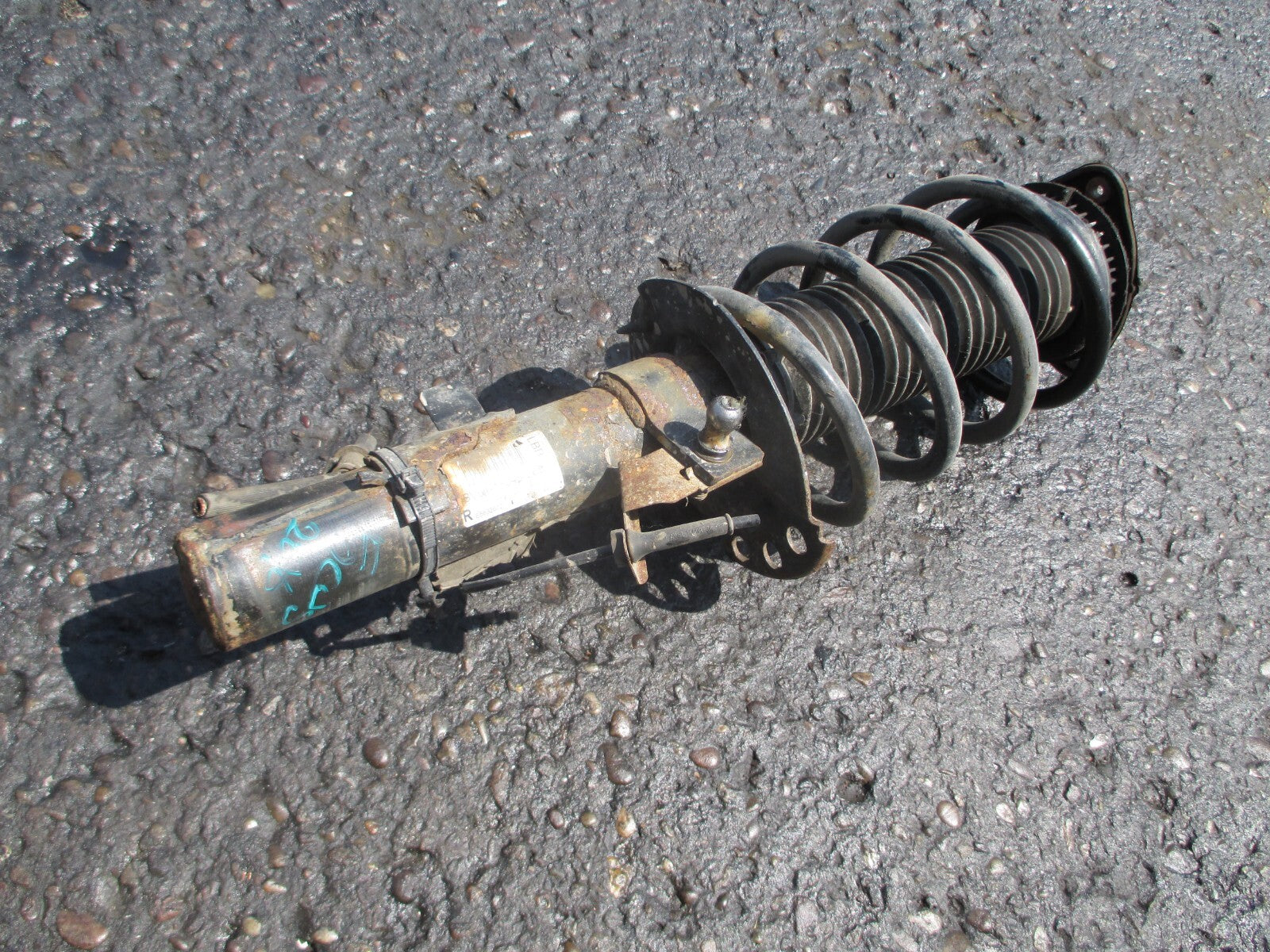 FORD FOCUS MK3 2016 OSF DRIVER SIDE SHOCK SPRING ABSORBER BV6118045LBB