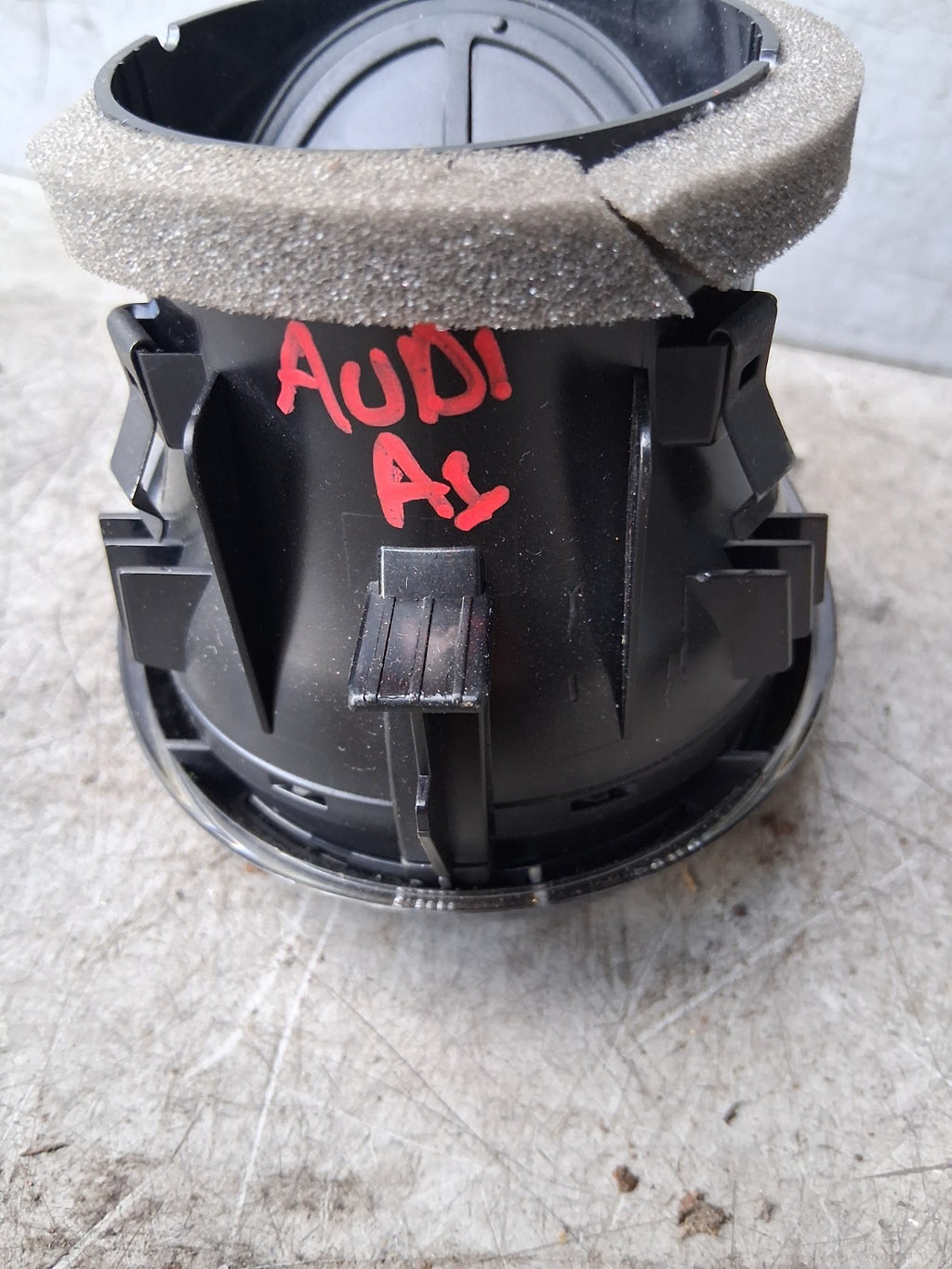 2018 AUDI A1 8X HATCHBACK FRONT DASHBOARD CENTRE AIR VENT 8X2820951