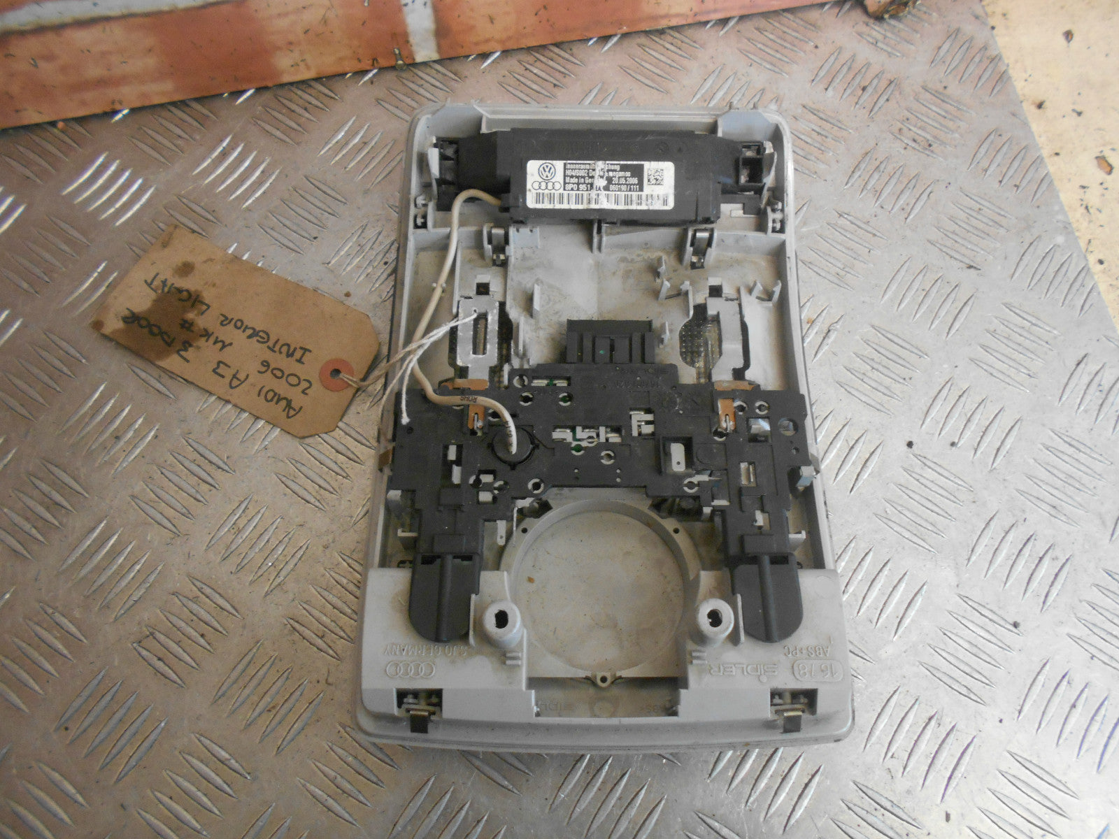 AUDI A3 8P MK2 2006 INTERIOR READING MAP COURTESY LIGHT 8P0947135D