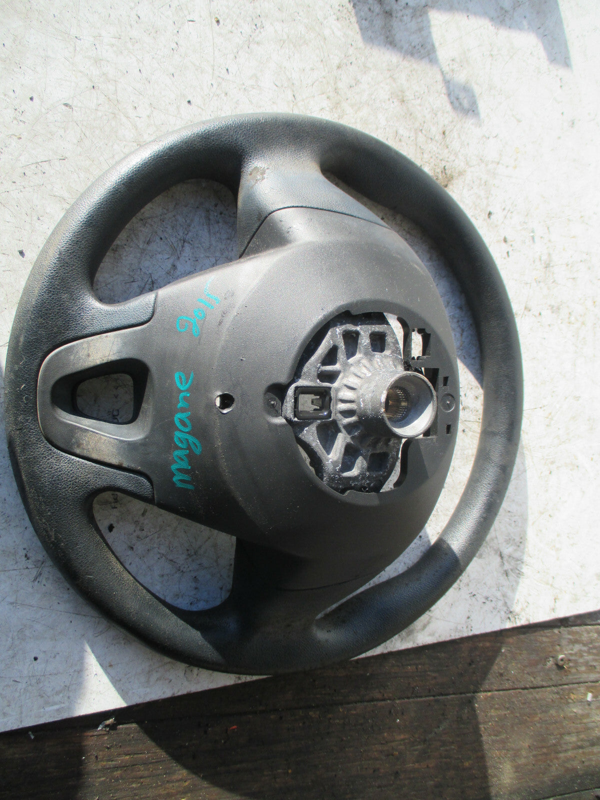 RENAULT MEGANE MK3 2015 3 SPOKE STEERING WHEEL